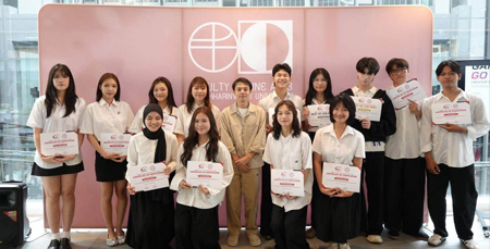 ขอแสดงความยินดีกับตัวแทนนิสิตคณะศิลปกรรมศาสตร์ มศว